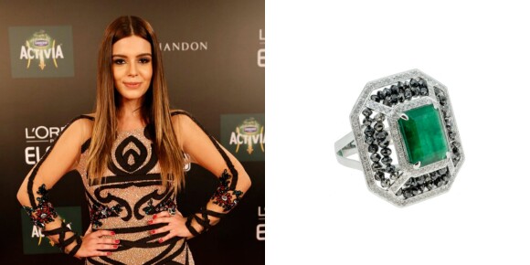 Giovanna Lancellotti usou anel em ouro branco com esmeralda e diamantes negros e brancos, assinado pela designer Lydia Dana, assim como os brincos