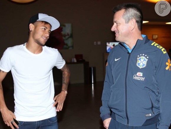 Neymar se apresenta à Seleção Brasileira em Porto Alegre: 'Estou felizão'. Brasileiro está em Porto Alegre para treino com o time