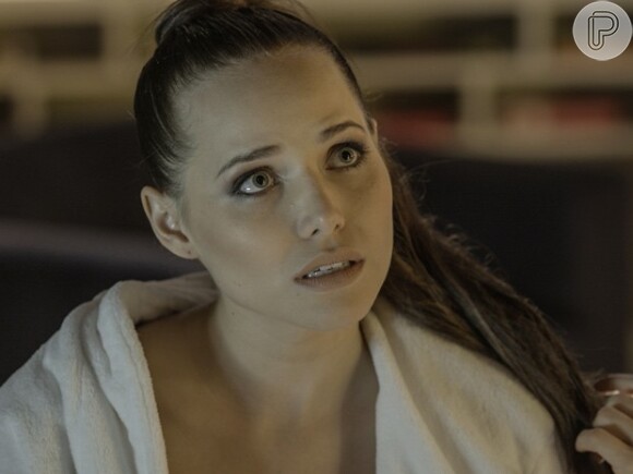 Elisa (Letícia Colin) sofre uma decepção amorosa com Renato (Gustavo Machado), depois de perder a virgindade com ele, na novela 'Sete Vidas', em 20 de junho de 2015