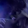 Guilherme (Gabriel Leone) tira a virgindade de Arlete (Camila Queiroz) durante festa em 'Verdades Secretas'