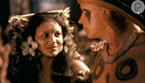 Em seu primeiro filme, Dira Paes deu vida à índia Kachiri, em 'Floresta das Esmeraldas', de 1985