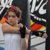 Aos 20 anos, Isabella Santoni, a Karina de 'Malhação', mantém a boa forma praticando atividades físicas como capoeira e muay thai