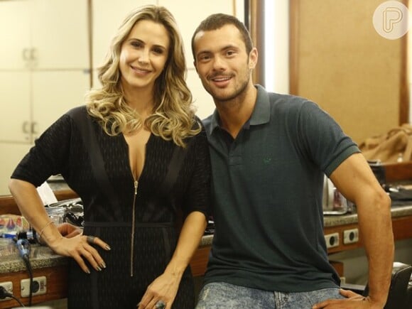 Adriano Toloza gravou uma cena picante com Guilhermina Guinle para a novela 'Verdades Secretas', que vai ao ar nesta sexta-feira, 12 de junho de 2015