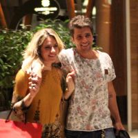 Bruno Gagliasso e Giovanna Ewbank se divertem em jantar no Dia dos Namorados