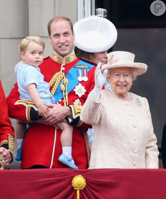 Príncipe George mostra fofura no aniversário da avó, Rainha Elizabeth II, e rouba cena em evento oficial britânico