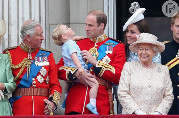 Príncipe George asssite a evento pela primeira vez ao lado da família real no aniversário da avó, Rainha Elizabeth II, neste sábado, 13 de junho de 2015