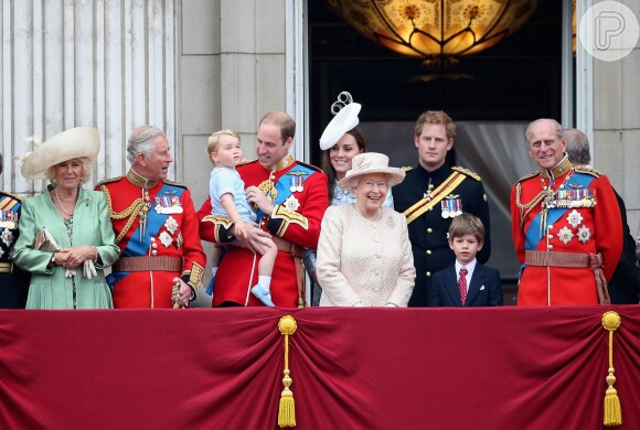 Príncipe George mostra fofura no aniversário da avó, Rainha Elizabeth II, e rouba cena em evento oficial britânico