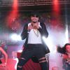 Juliano Cazarré dança em baile funk prestes a viver MC em 'A regra do Jogo', neste sábado, 13 de junho de 2015
