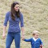 Kate Middleton surge magrinha  neste domingo,14 de junho de 2015, menos de dois meses após dar à luz Charlotte Diana Elizabeth, que nasceu dia 2 de maio de 2015