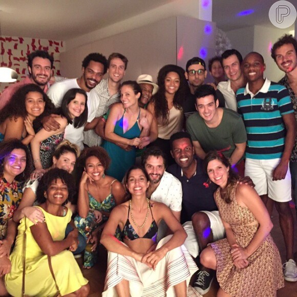 Camila Pitanga comemorou seu aniversário de 38 anos neste domingo, 14 de junho de 2015, e recebeu amigos em sua casa