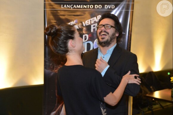 Alinne Moraes e Danton Mello se divertem na pré-estreia do filme 'Como aproveitar o fim do mundo'