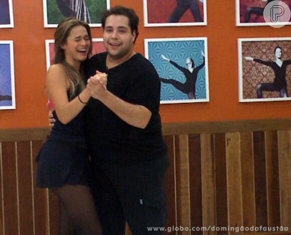 Bruna Marquezine e Thiago Abravanel brincam muito durante os ensaios