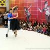 Na semana de ensaio da salsa, Bruna Marquezine recebeu crianças de uma escola de dança e fez uma apresentação especial
