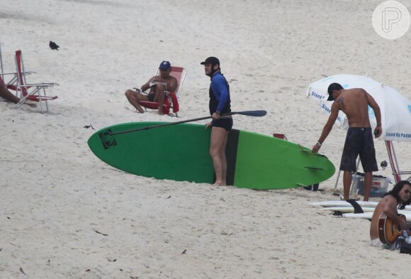 Marcelo Serrado costuma praticar stand up paddle na praia de Ipanema