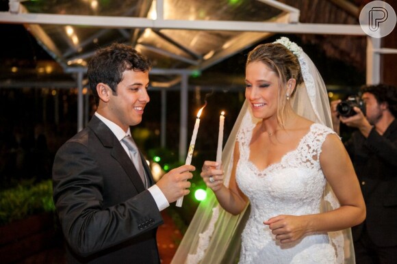 Fernanda Gentil com o marido Matheus Braga, no casamento realizado em janeiro de 2013
