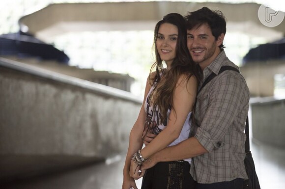 Leila (Fernanda Machado) e Thales (Ricardo Tozzi) vão morar na mansão de Nicole (Marina Ruy Barbosa) e serão amantes, em 'Amor à Vida'