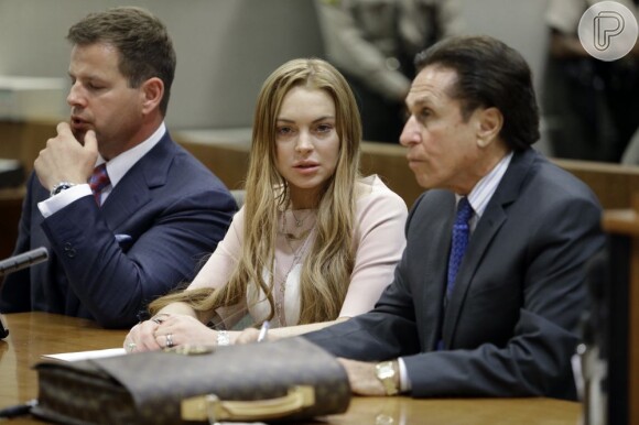 No dia 18 março, Lindsay Lohan se apresentou mais uma vez nos tribunais por se envolver em um acidente em junho do ano passado