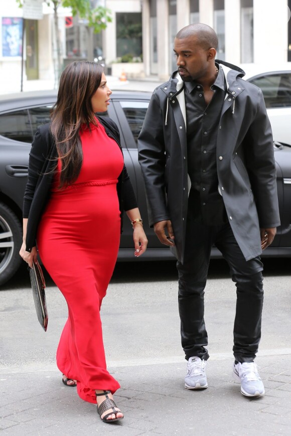 Kim Kardashian e Kanye West vão doar o dinheiro das primeiras fotos da filha, North West, para uma instituição de caridade, em 30 de junho de 2013
