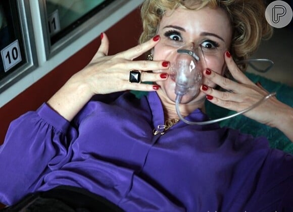 Bárbara (Giulia Gam) se finge de maluca e acaba sendo mandada para uma clínica psiquiátrica, em 'Sangue Bom', em julho de 2013