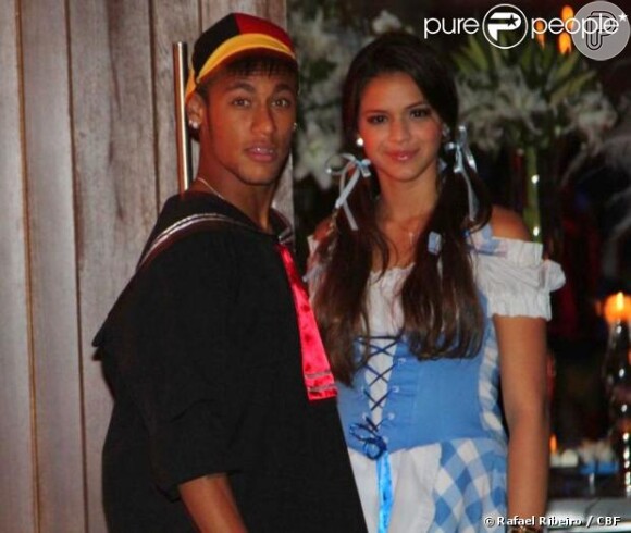Bruna Marquezine e Neymar assumiram namoro no carnaval deste ano em um camarote da Marquês de Sapucaí