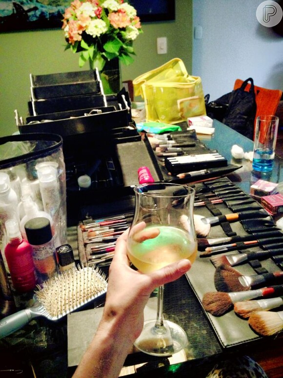 Luana Piovani fez testes de maquiagem para o seu casamento com Pedro Scooby, em 8 de julho de 2013