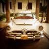 Nanda Costa publica foto de carro em Cuba