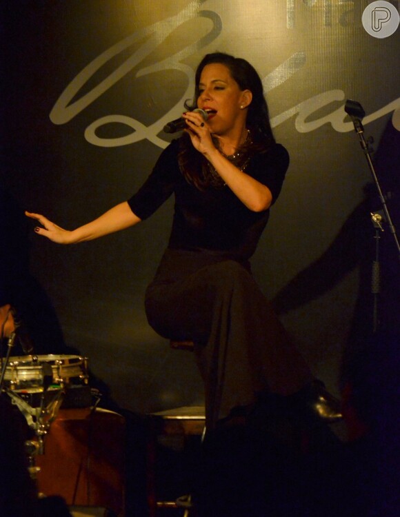 Bebel Gilberto se apresentou no Bar Londra, no Hotel Fasano, em Ipanema, RJ