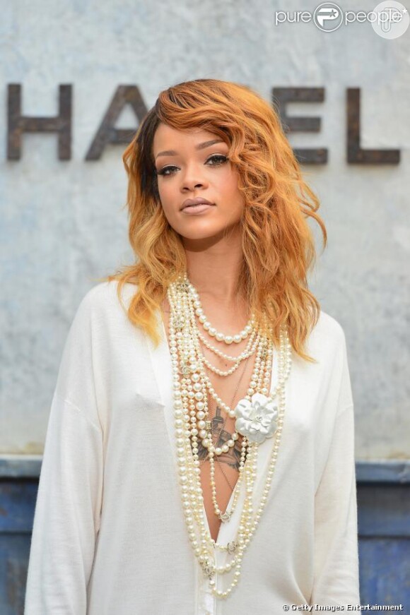 Sempre antenada com a moda, ela participou de um evento da marca francesa Chanel recentemente
