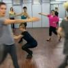 As bailarinas de 'Joia Rara' estão sendo treinadas pelo coreógrafo Antônio Negreiro
