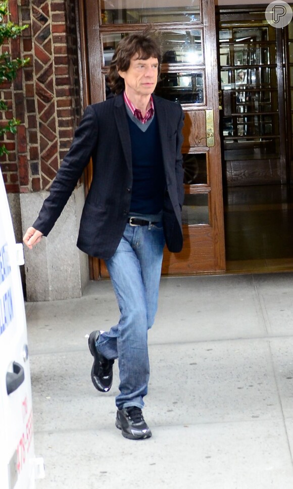 Mick Jagger deixa o hotel em Nova York, no dia 7 de maio de 2012