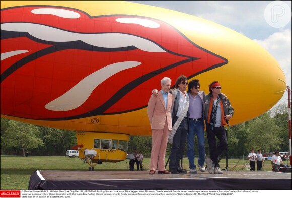 Ícones do rock, Mick Jagger, Keith Richards, Charlie Watts e Ronnie Wood fizeram uma entrada espetacular em Van Cortland Park (Bronx), em um balão amarelo com o símblo da banda 'The Rolling Stones'