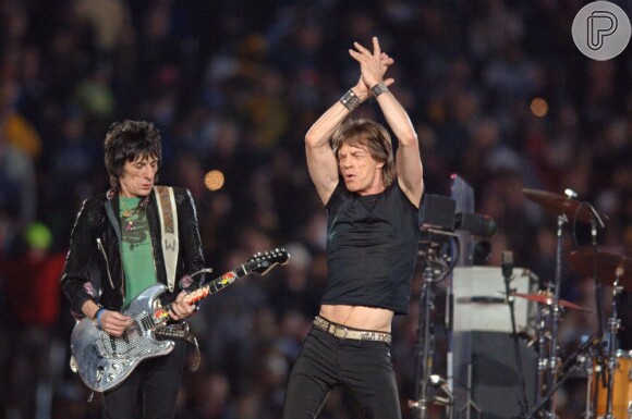 Mick Jagger e Ron Wood se apresentaram ao vivo durante o Super Bowl XL, em Detroit, em fevereiro de 2006