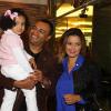 Luciele Di Camargo foi com o marido, Denilson, e com a filha, Maria Eduarda, de 3 anos, assistir ao espetáculo infantil 'Disney Live!', no Teatro Bradesco, em São Paulo