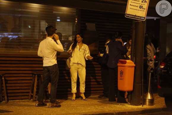 Anitta sai para jantar com Paulo Gustavo e o namorado, Thales Bretas, no Rio, nesta quarta-feira, 9 de setembro de 2015