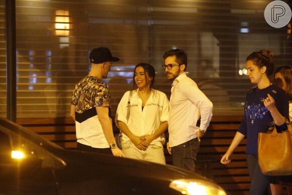 Anitta sai para jantar com Paulo Gustavo e o namorado, Thales Bretas, no Rio, nesta quarta-feira, 9 de setembro de 2015