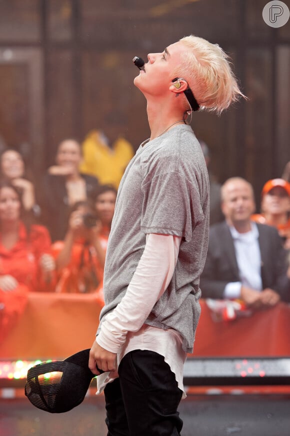 No palco, Justin Bieber cantou seus grandes sucessos como 'Baby' e os novos hits 'What Do You Mean?' e 'Where're You Now?'