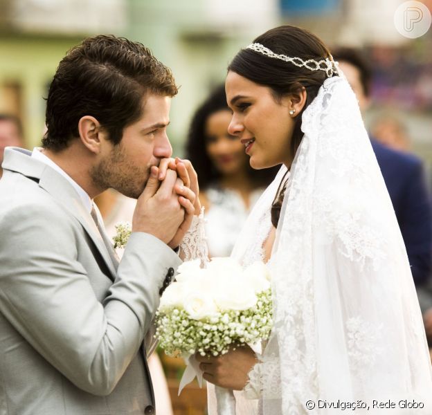 Bruna Marquezine vai usar um vestido de noiva assinado por Lethicia Bronstein no capítulo desta sexta, dia 11 de setembro de 2015, em 'I Love Paraisópolis', da Rede Globo