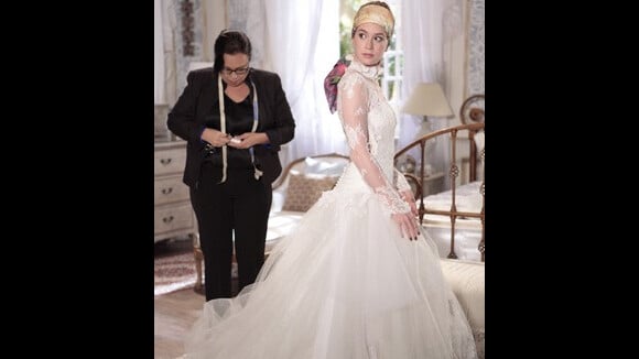 'Amor à Vida': Nicole passa mal ao tirar medidas para o vestido de noiva