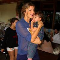 Grazi Massafera, sem Cauã Reymond, leva a filha, Sophia, a restaurante no Rio