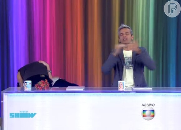 Caio Castro simulou beijo em Monica Iozzi no 'Vídeo Show'