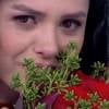 Monica Iozzi chora ao receber flores de Cauão Reymond no 'Vídeo Show'