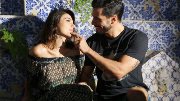Isis Valverde posa em clima de romance ao lado do namorado, Uriel Del Toro