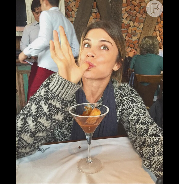 Grazi Massafera mostrou em seu Instagram um momento doce: 'Churros minha paixão, lambuzo', escreveu na legenda da foto