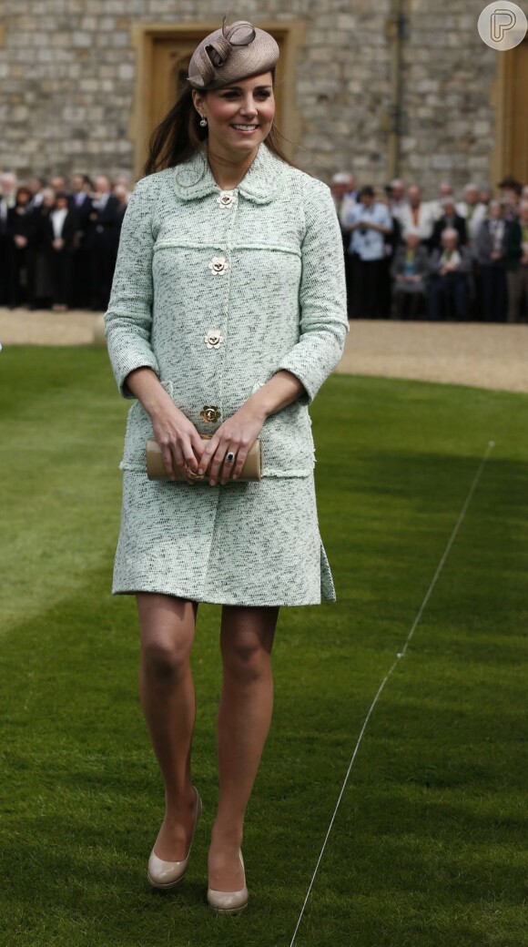 Kate Middleton usou diversas roupas com modelagens largas durante os eventos oficiais na gravidez 