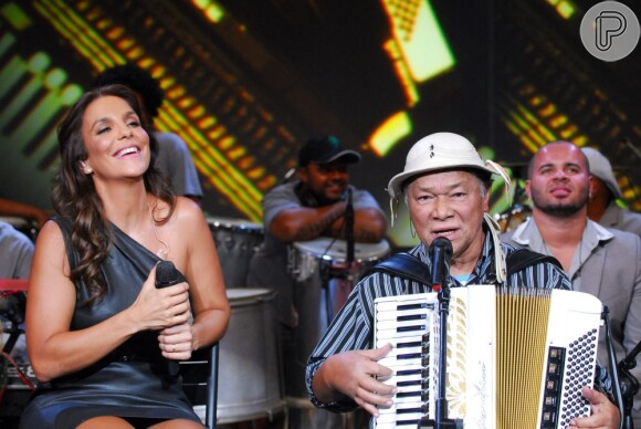 Dominguinhos ao lado da cantora Ivete Sangalo, em maio de 2011
