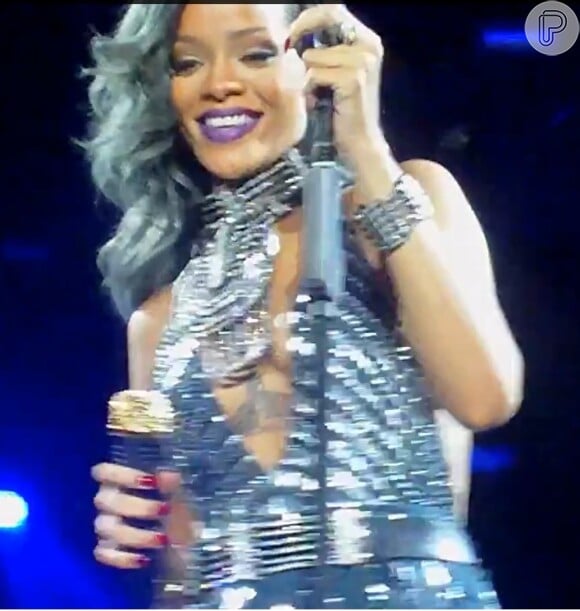 Rihanna disse que não estava acreditando no que acontecia e que amava os fãs