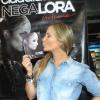 Claudia Leitte autografa seu novo trabalho, 'Nega Lora', no shopping Morumbi, em São Paulo, em 11 de dezembro de 2012
