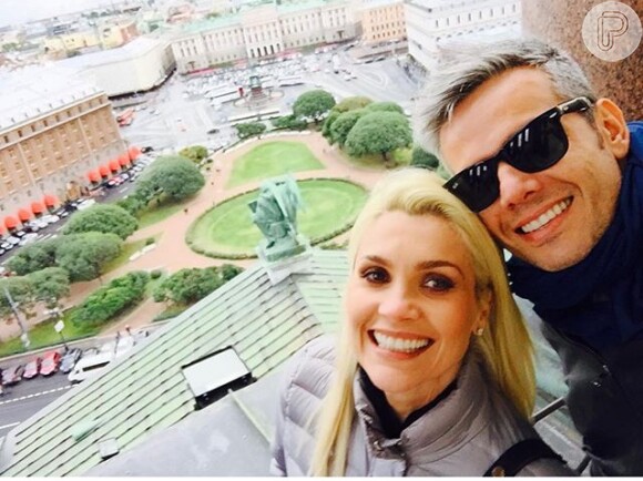 O casal, que está passando férias na Rússia, aproveitou para fazer um selfie