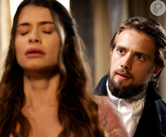 Lívia (Alinne Moraes) revela toda a verdade sobre sua origem para Felipe (Rafael Cardoso), em 12 de outubro de 2015, na novela 'Além do Tempo'
