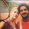 Fiorella Mattheis posou com o namorado, o jogador Alexandre Pato, após perder uma partida de tênis: '7 x 5 Ale. Hoje até que foi justo', declarou a atriz nesta segunda, 5 de outubro de 2015